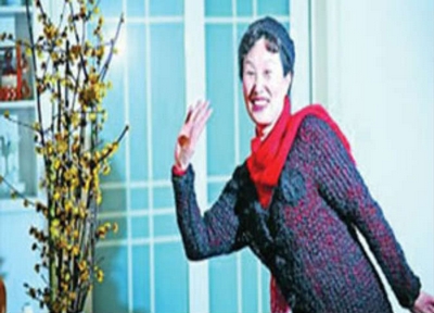 صينية تقضي 11 عاما في حياكة معطف لزوجها من شعرها