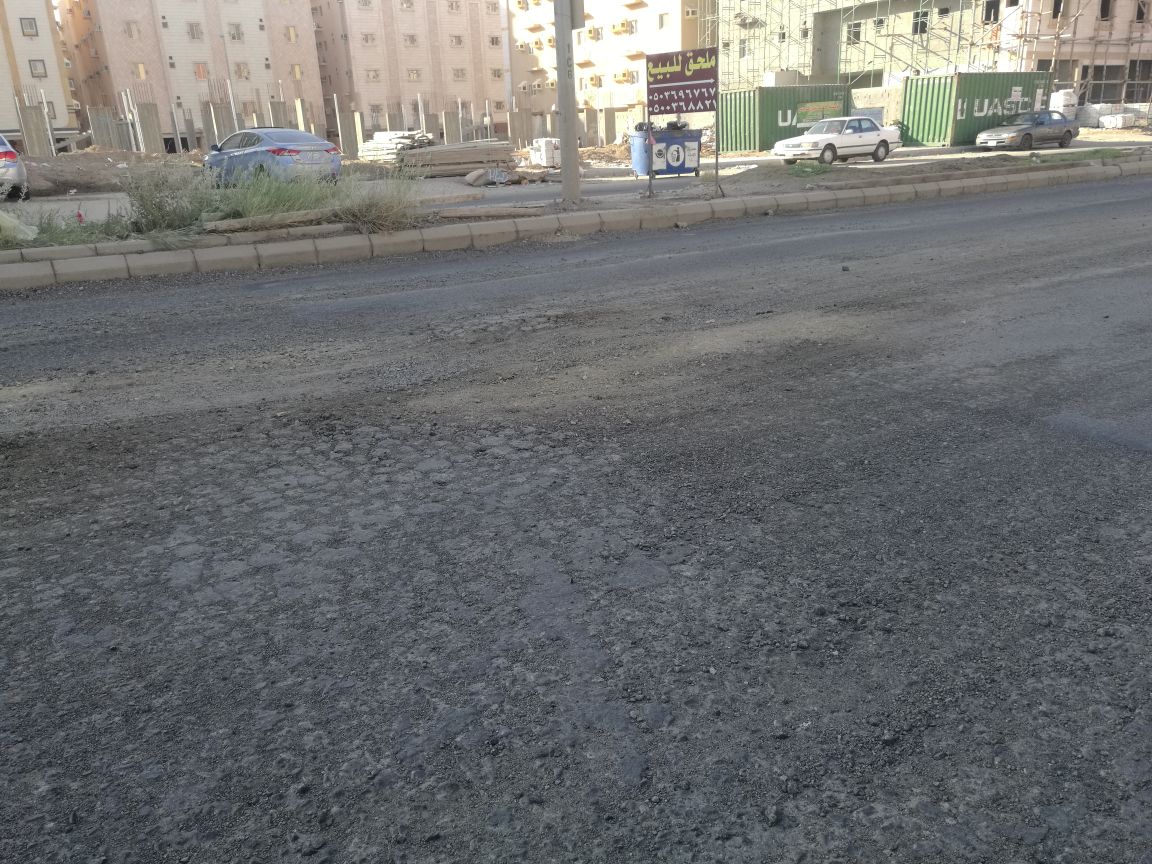 بالصور.. الحفريات هاجس يؤرق أهالي حي التيسير شرق جدة