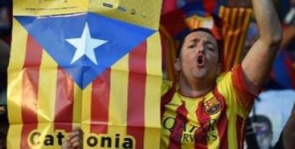يويفا يدرس تغريم برشلونة بسبب “علم كتالونيا”