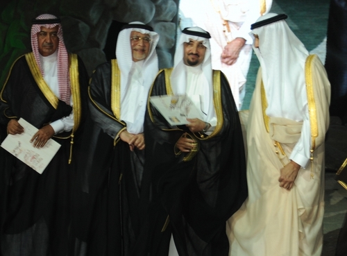 أمير مكة يشيد بإسهامات أمانة الطائف في إنجاح سوق عكاظ