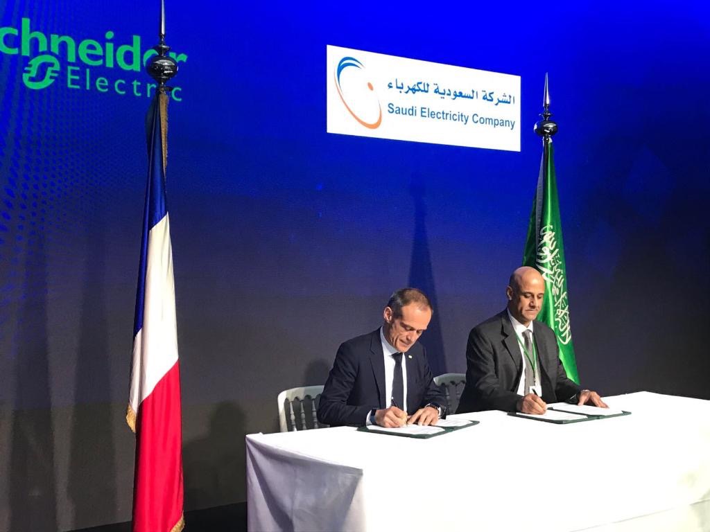 السعودية للكهرباء وشنايدر إلكتريك توقعان مُذكرة لتطوير 3 قطاعات