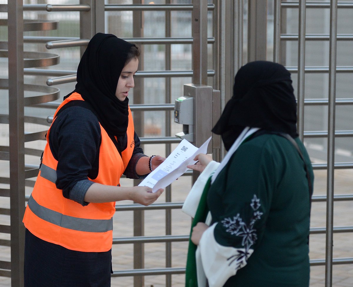 بالصور.. كرنفال عائلي بملعب الجوهرة وحضور النساء الحدث الأبرز