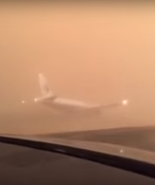 مطار المؤسس يكشف حقيقة هبوط طائرة اضطرارياً بسبب الغبار