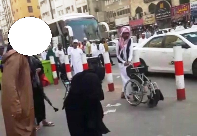 بالفيديو.. حادثان يفصلهما عامان في مكة ويجمعهما الضحية ورد فعل المارة