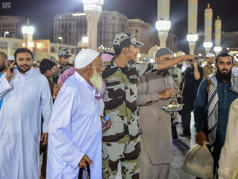 بالصور.. قوة الطوارئ تواصل أعمالها لخدمة زوار المسجد النبوي
