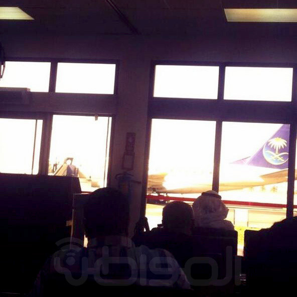 مسافرو رحلة “رفحاء – الرياض” ينتظرون وصولَ طائرة لنقلهم