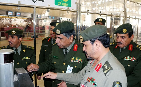 مدير الجوازات يتفقد مطار الملك عبدالعزيز بجدة