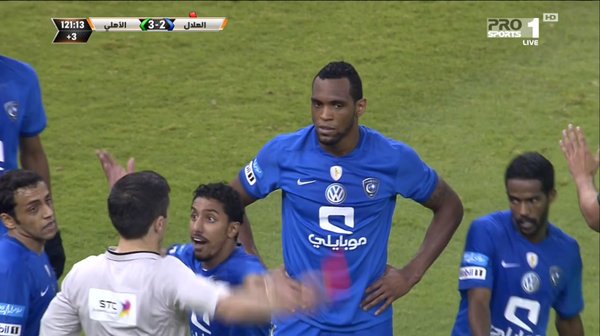 #الهلال لعب بـ 9 لاعبين بعد طرد رودريجو و كريري