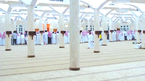 منع إنابة الأئمة لأحد في التراويح دون علم “الشؤون الإسلامية”