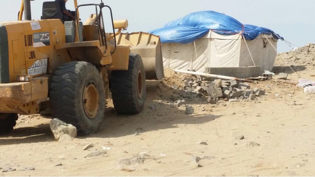 أمانة جدة تزيل 645 خيمة عشوائية وتصادر 150 بسطة وعربة مخالفة