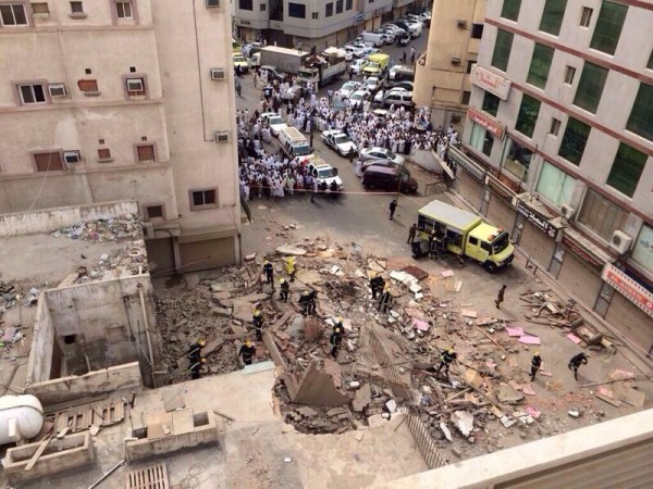 انهيار مبنى من ثلاث طوابق في جدة