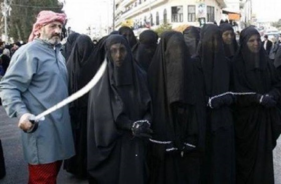 “داعش” ينشئ سوقاً للرقيق بالعراق ويبيع النساء “سبايا”