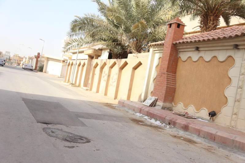 مواطنون بعريجاء #الرياض : تمديدات الصرف تمر بجوارنا.. والشركة تتجاهلنا