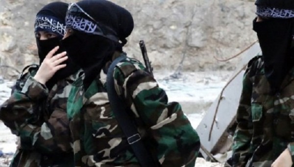“داعش” يؤسس كتيبتين للنساء مهمتهما التفتيش على الحواجز بسوريا
