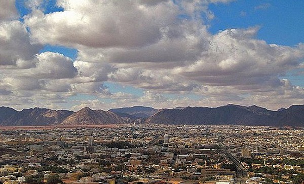 سماء غائمة على أجزاء من شمال وغرب ووسط المملكة