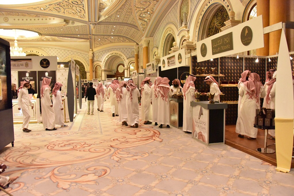 معرض العطور خلال العصور يختتم فعالياته بمزادات يومية في الرياض