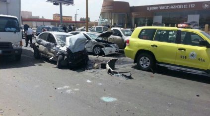 مستشفى رجال ألمع يعلن حالة الطوارئ لاستقبال 9 حالات في حادث مروري