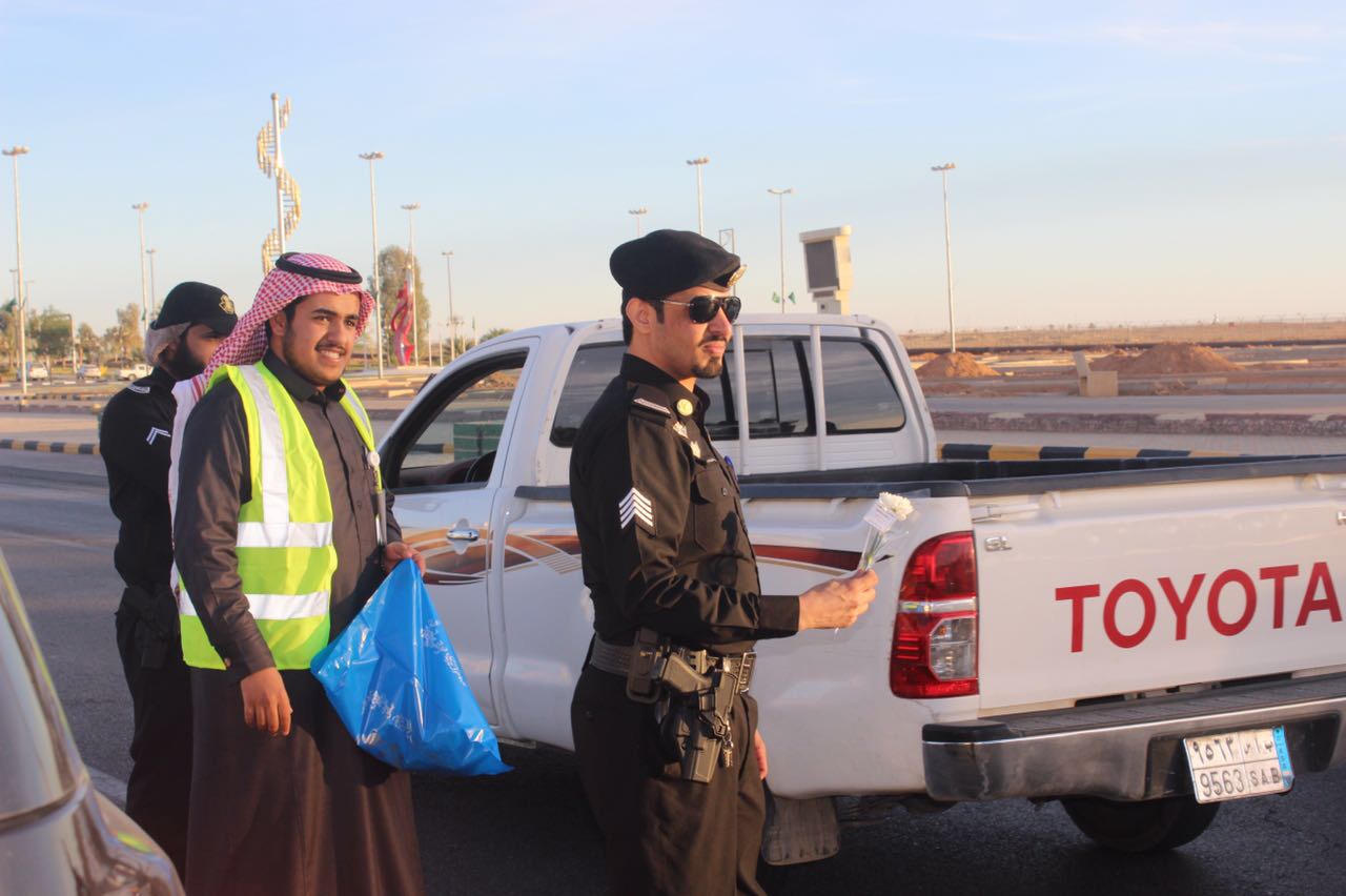 بالصور.. همم رفحاء التطوعي ينفذ 3 مبادرات في اليوم العالمي للتطوع