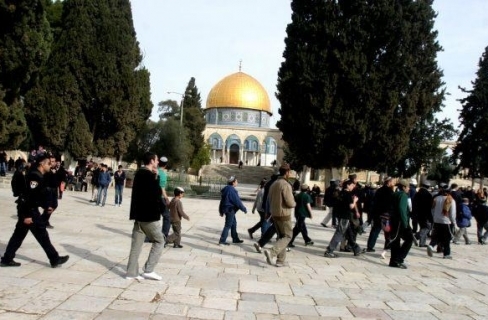 عشرات اليهود يقتحمون المسجد الأقصى