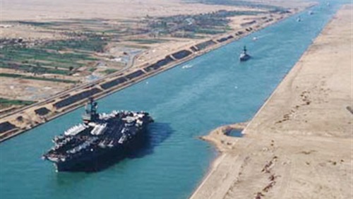 باحث أمريكي يتوقع منع عبور السفن الأمريكية عبر قناة السويس
