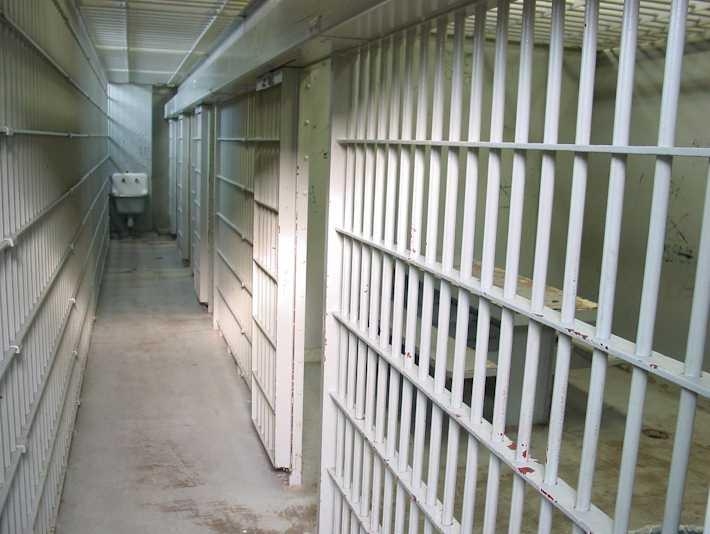 الداخلية تكشف إحصائية عن عدد الموقوفين في السجون وجنسياتهم