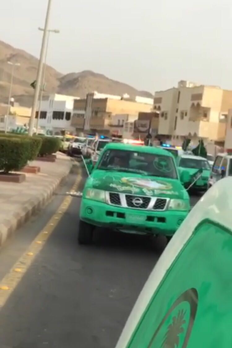‎بالصور.. أعلام وسيارات خضراء وطائرات شراعية احتفاءً باليوم الوطني بمحافظة بدر
