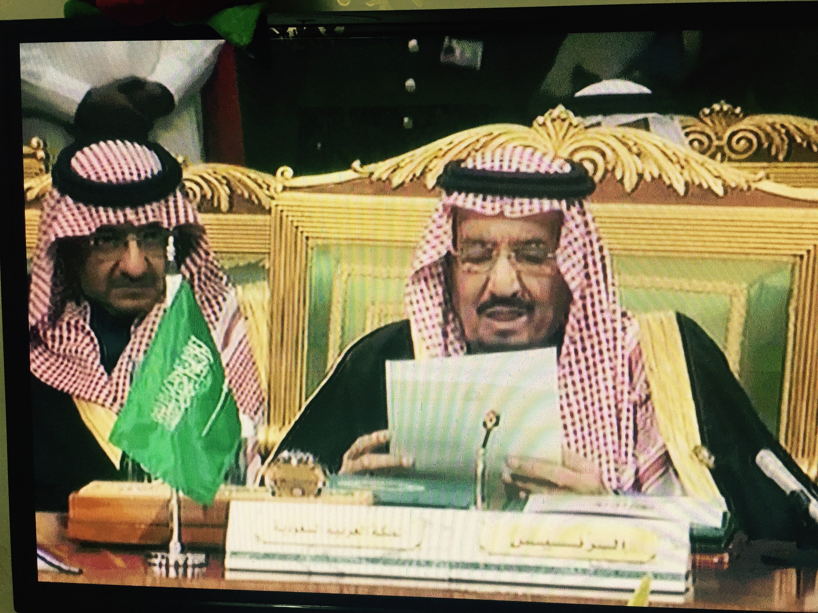 خادم الحرمين الشريفين يفتتح القمة الخليجية في الرياض