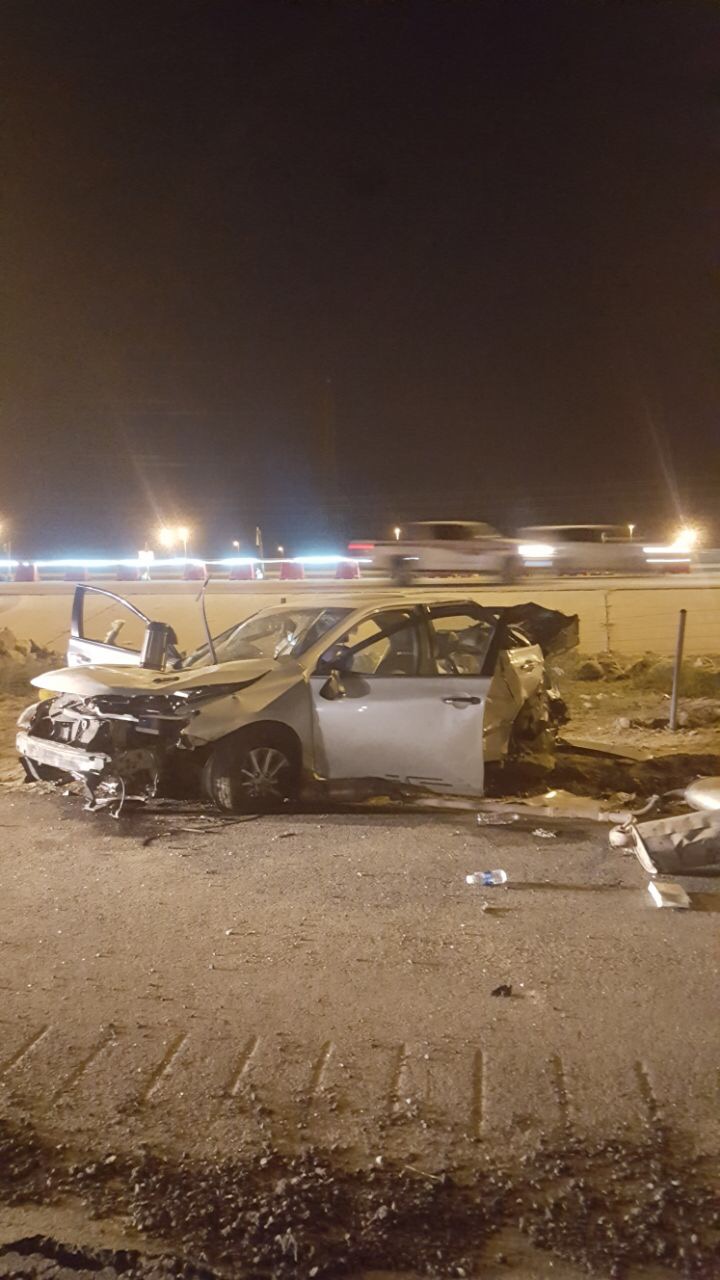 إصابة ٧ أشخاص إثر انقلاب سيارة على طريق مكة – الكر
