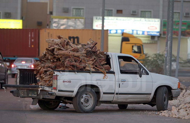 الزراعة تصادر كميات من الحطب المحلي في الرياض