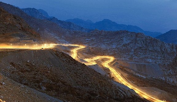 إغلاق طريق الهدا السياحي بالطائف خوفاً من الانهيارات الصخرية