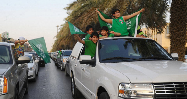 “الجزيرة” وللمرة الثانية تثير السعوديين بعنوان مبالغ فيه لوصف اليوم الوطني