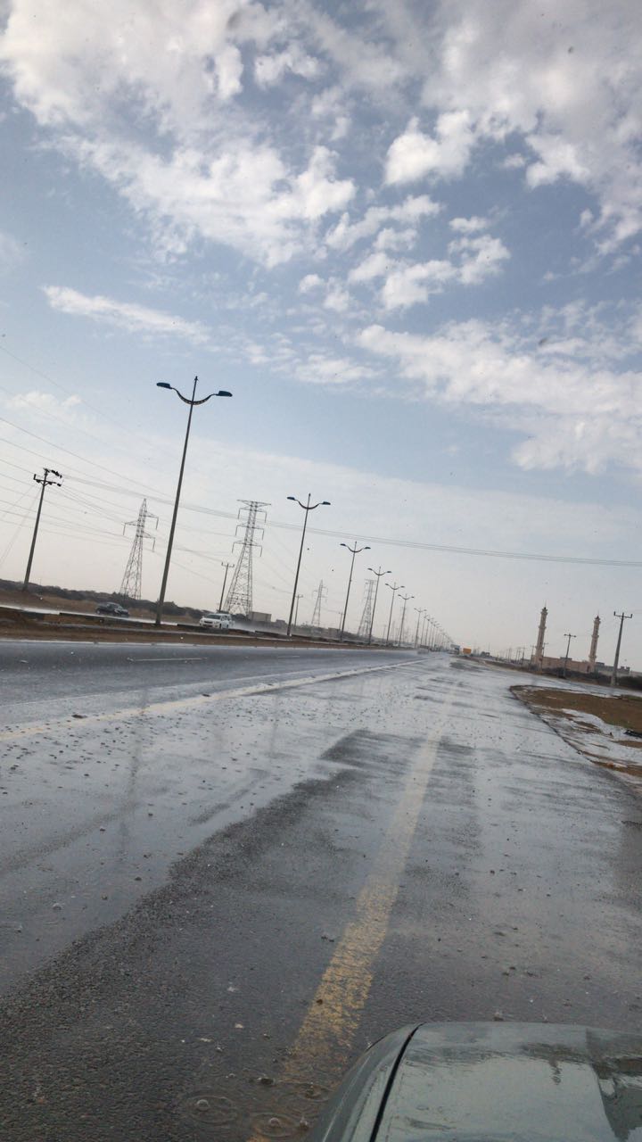 تنبيه من أمطار رعدية وأتربة مثارة على محافظة القنفذة
