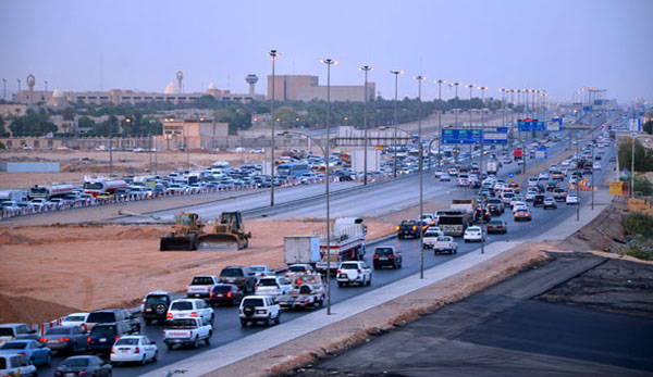 “النية الحسنة” تكشف فتاة قادت سيارتها بدون عباءة شرق الرياض