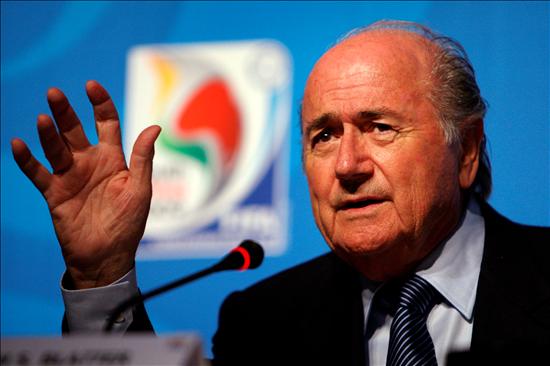 “بلاتر”: لا خطر يهدد تنظيم قطر لكأس العالم