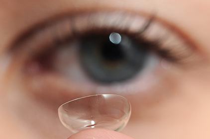 العدسات اللاصقة التنكرية “قد تسبب فقدان البصر”