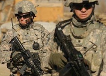 الجيش الأمريكي يحقق في صور لجنوده يحرقون جثث عراقيين