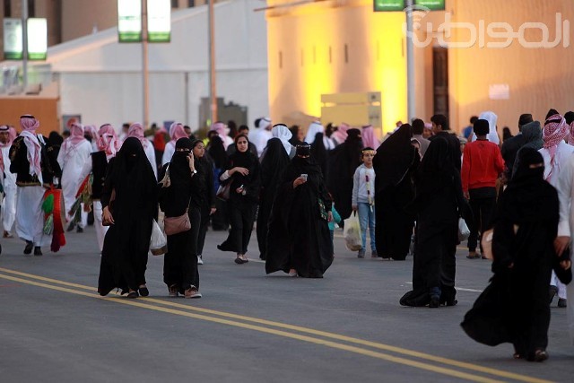 نصف مليون زائر وزائرة يزورون الجنادرية في يومه السابع