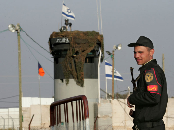 أصيب عدد من الفلسطينيين اليوم خلال مواجهات مع قوات الاحتلال الإسرائيلية في منطقتي بيت زعته والعين شرق بلدة بيت أمر بمحافظة الخليل.