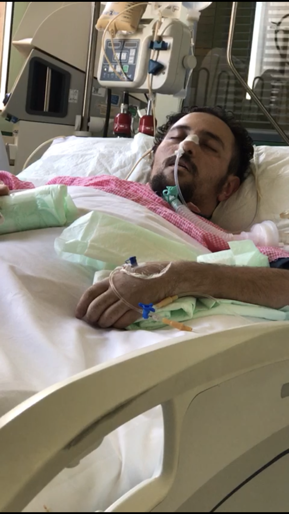 سعودية تناشد نقل شقيقها المصاب بشلل كلي للعلاج خارج المملكة