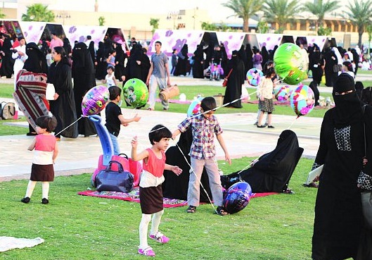 ثقافة الأمهات الجديدة.. الطفل الشقي التخريبي معرض للعين والحسد