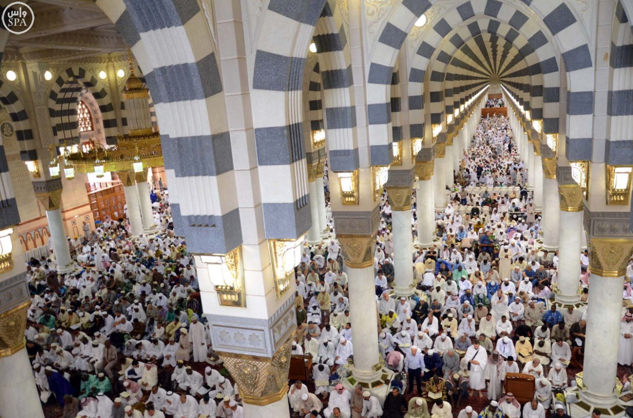 أكثر من مليون مصل يؤدون صلاة أول جمعة في المسجد النبوي بعد الحج