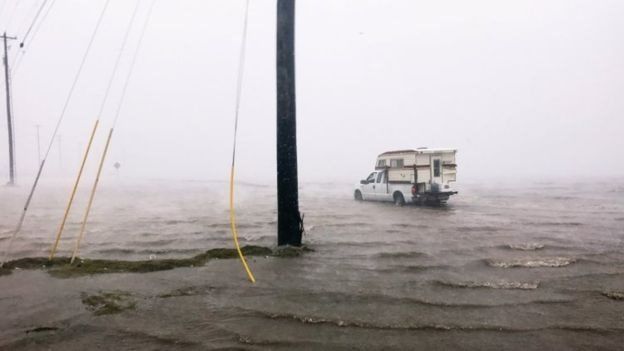 هارفي يسجل رقمًا قياسيًّا لهطول الأمطار في أميركا