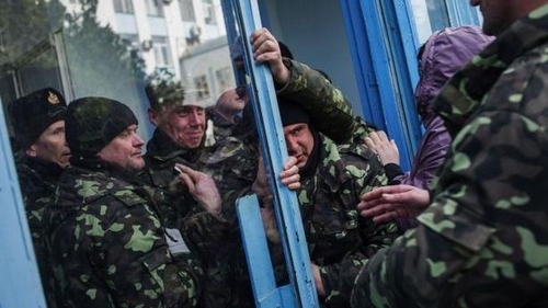 القرم تطلق سراح قائد القوات البحرية الأوكرانية