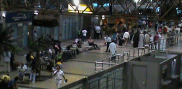 ضبط (9) “طائرات تجسس” مجهزة بكاميرات في مطار القاهرة