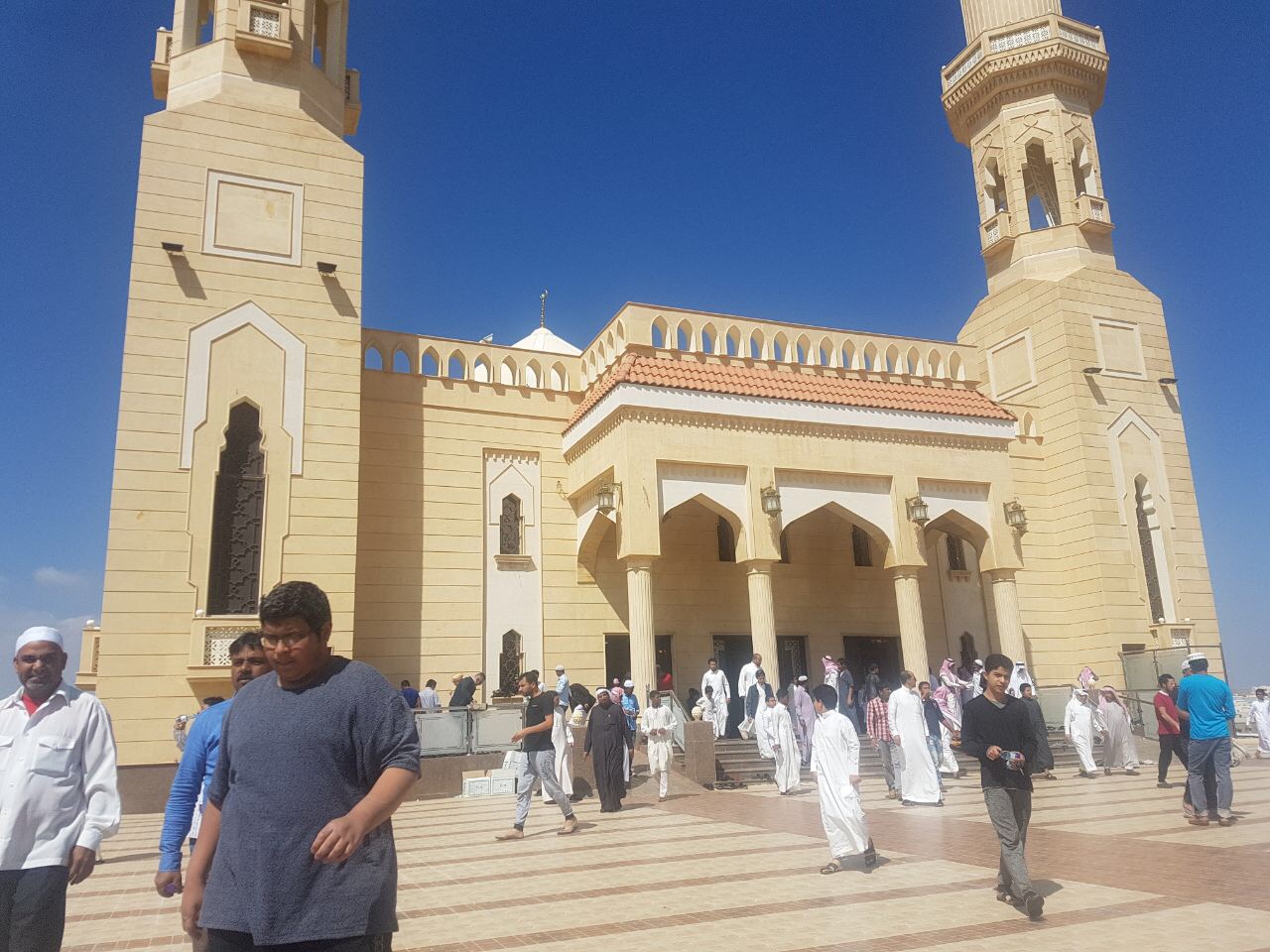 بالصور.. افتتاح جامع أبو بكر الصديق بأبها بعد إعادة ترميمه بنحو 7 ملايين ريال