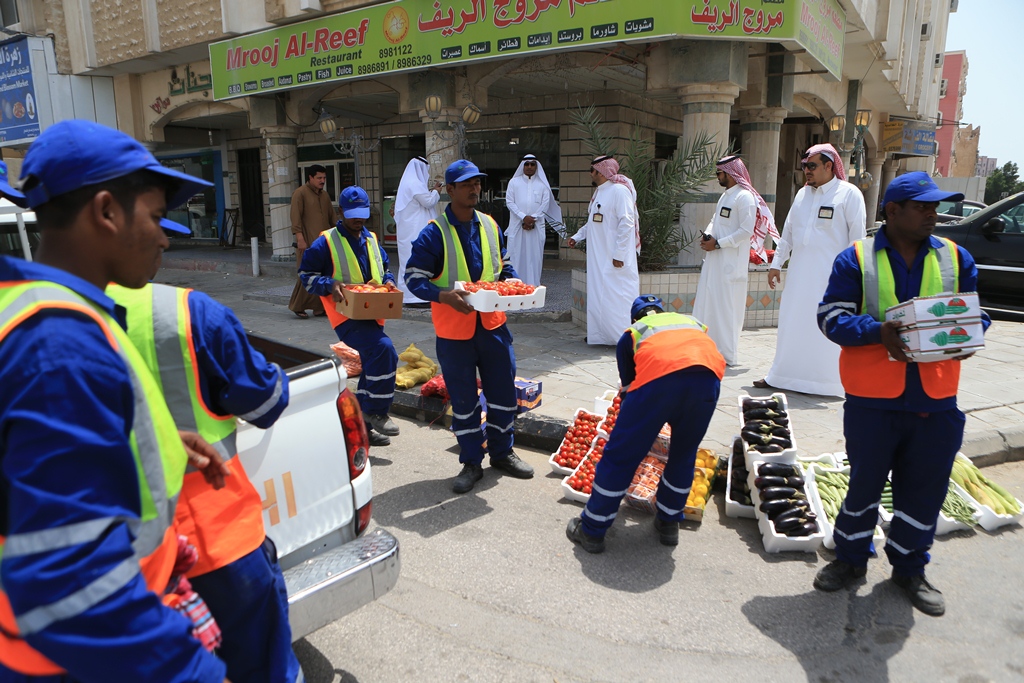 بالصور.. تنفيذ 320 جولة على المنشآت بحملة سلامة الغذاء بالخبر