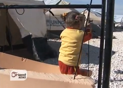 بالفيديو.. الموت يلاحق أطفال سوريا في مخيمات اللاجئين