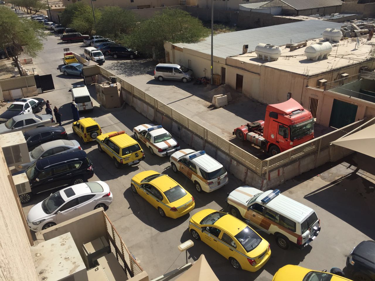 خلال 24 ساعة.. القبض على 108 مخالفين وغلق 8 ورش في الرياض