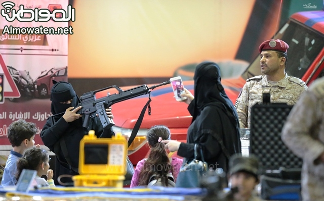 بالصور.. “المواطن” ترصد فرحة العائلات بين طائرات F15 وأسلحة قاعدة الملك فهد بـ #الطائف