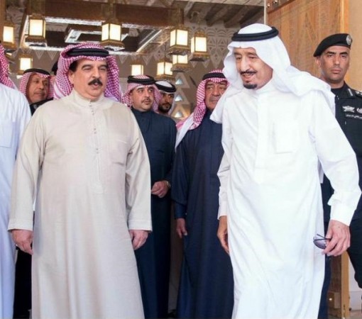 بالصور.. خادم الحرمين يستقبل ملك البحرين في مزرعته بالدرعية